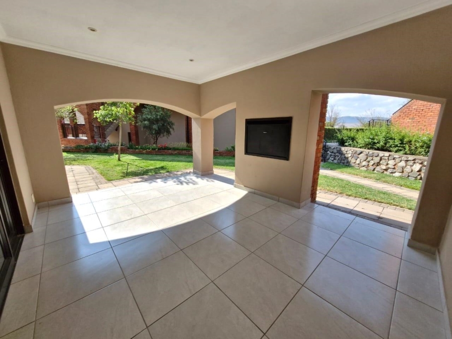 To Let 3 Bedroom Property for Rent in Meerhof North West